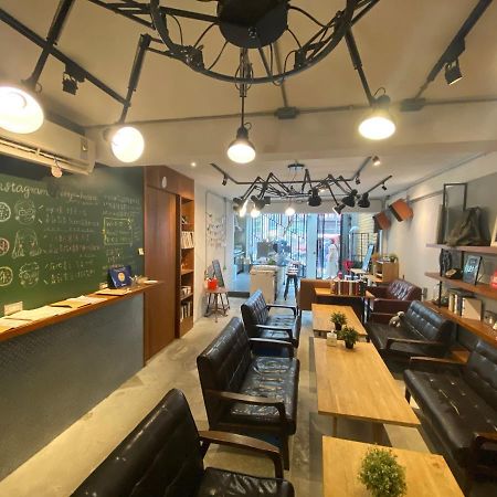 FengJia Living Lab Hostel Taichung Bagian luar foto