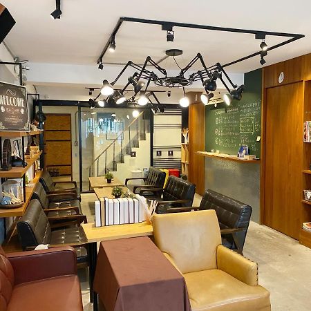FengJia Living Lab Hostel Taichung Bagian luar foto