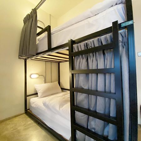 FengJia Living Lab Hostel Taichung Bagian luar foto