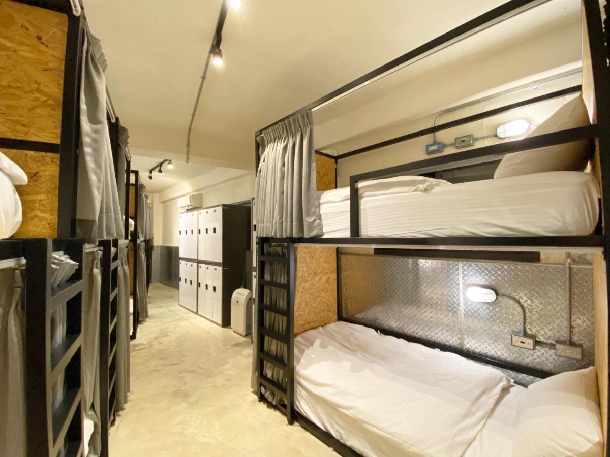 FengJia Living Lab Hostel Taichung Bagian luar foto