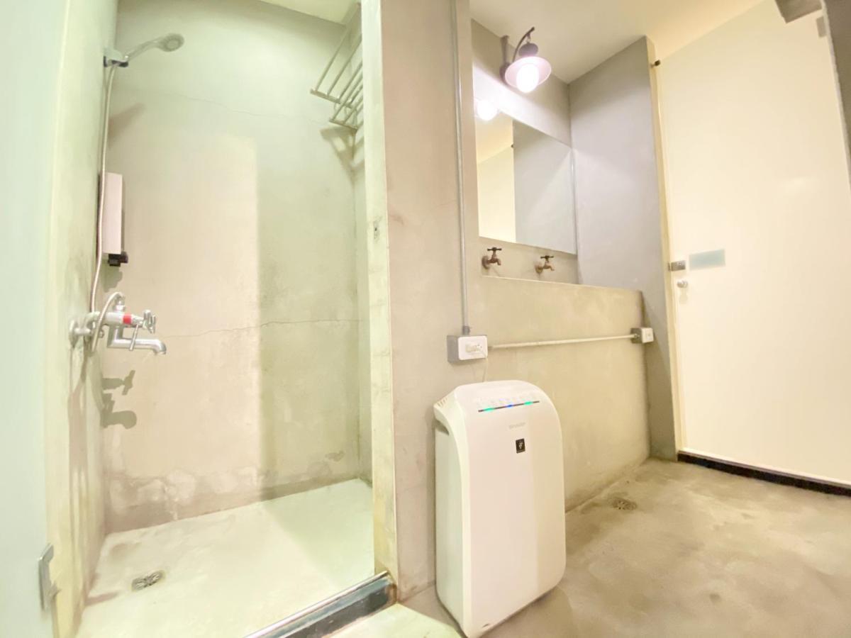 FengJia Living Lab Hostel Taichung Bagian luar foto
