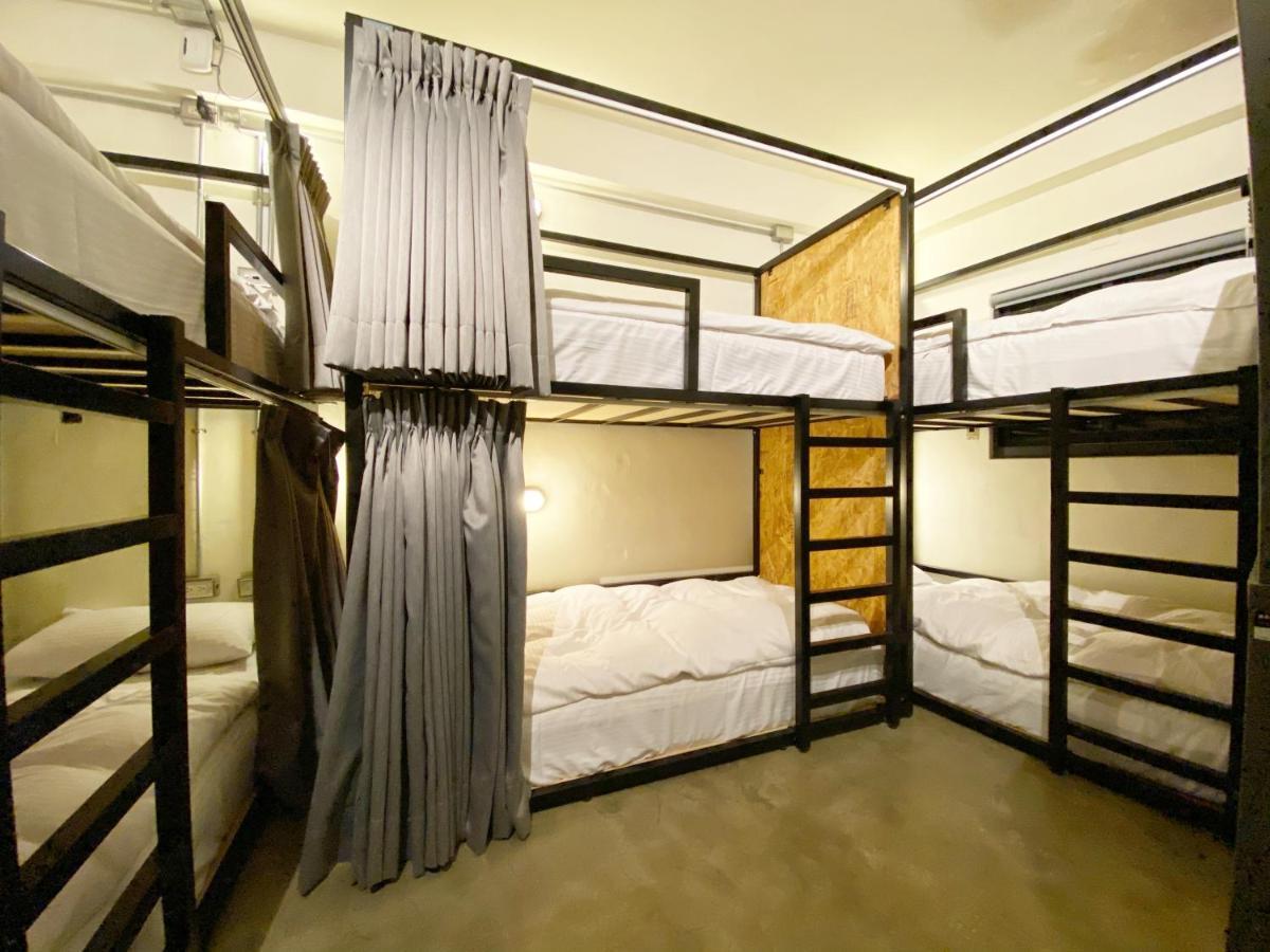 FengJia Living Lab Hostel Taichung Bagian luar foto
