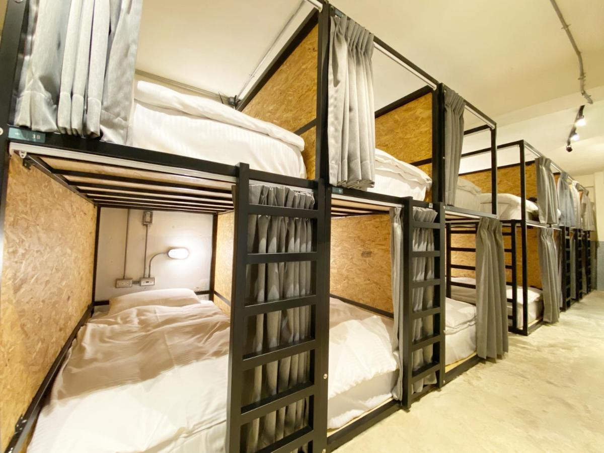 FengJia Living Lab Hostel Taichung Bagian luar foto