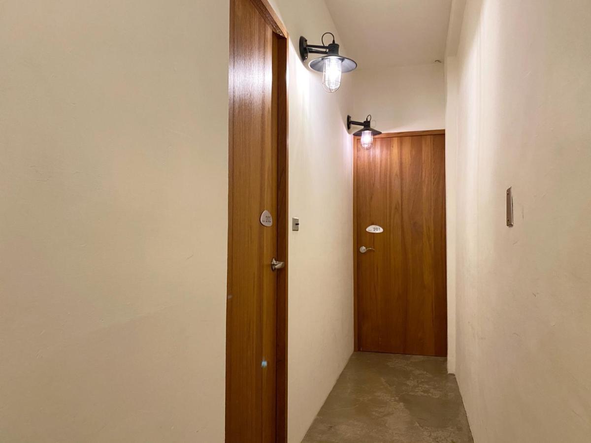 FengJia Living Lab Hostel Taichung Bagian luar foto