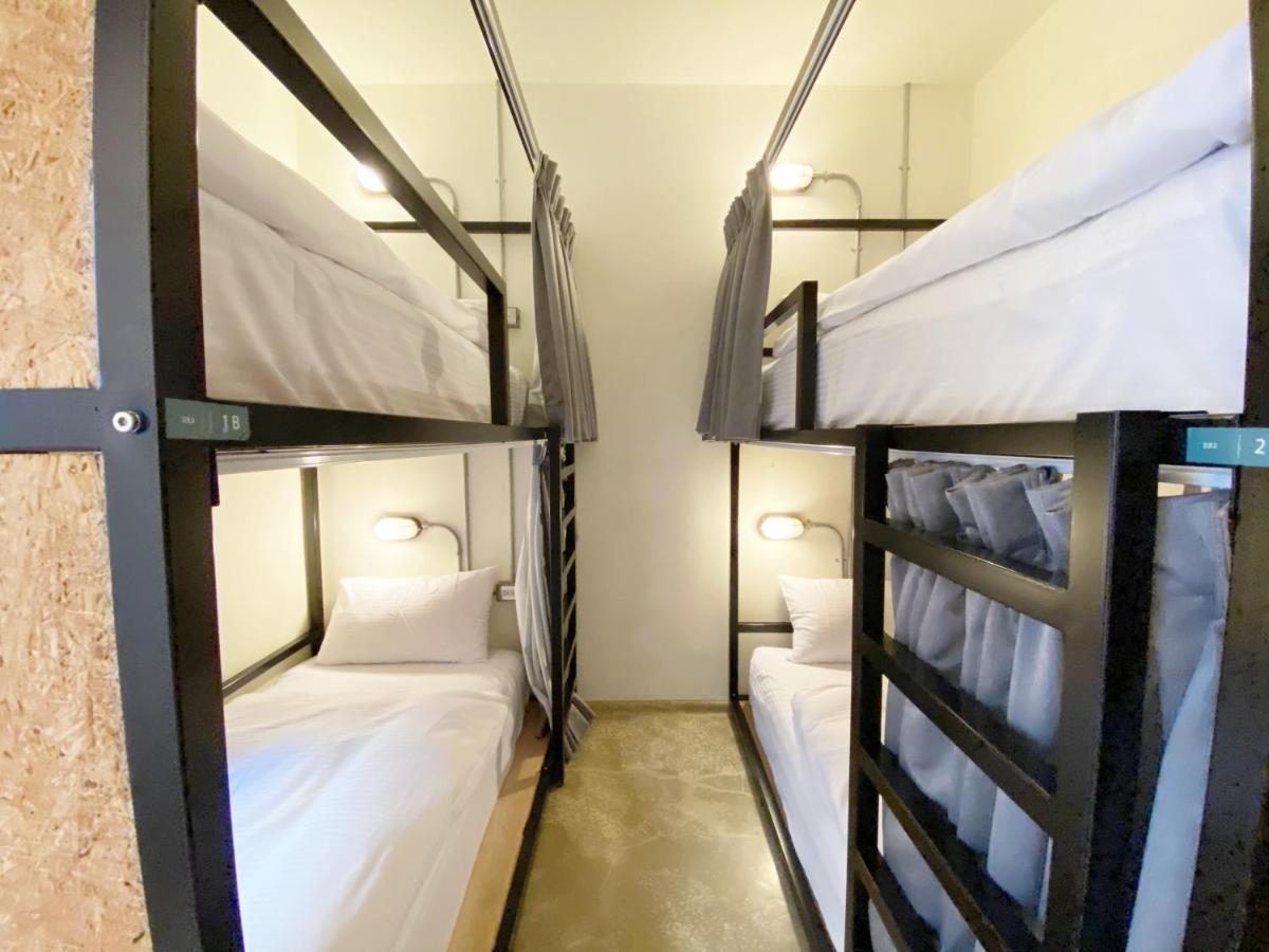 FengJia Living Lab Hostel Taichung Bagian luar foto