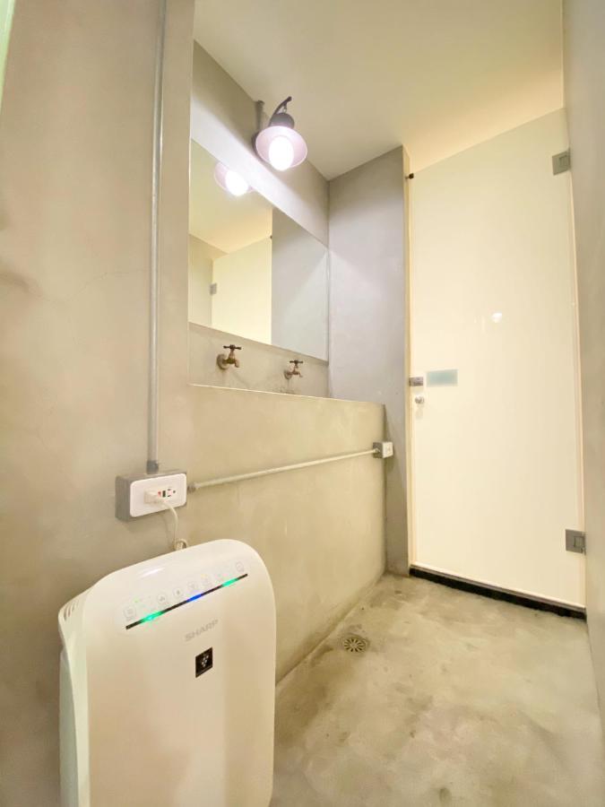 FengJia Living Lab Hostel Taichung Bagian luar foto