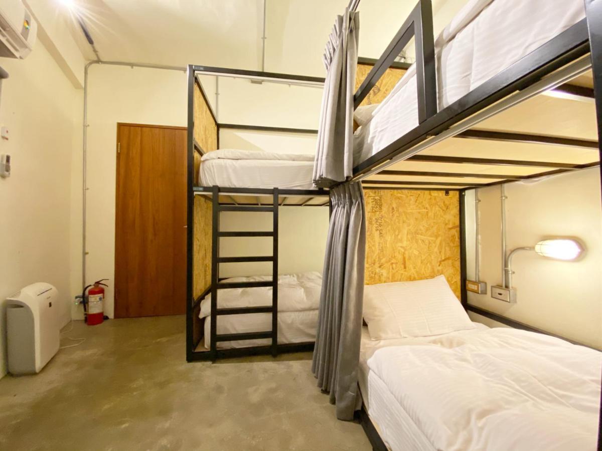 FengJia Living Lab Hostel Taichung Bagian luar foto