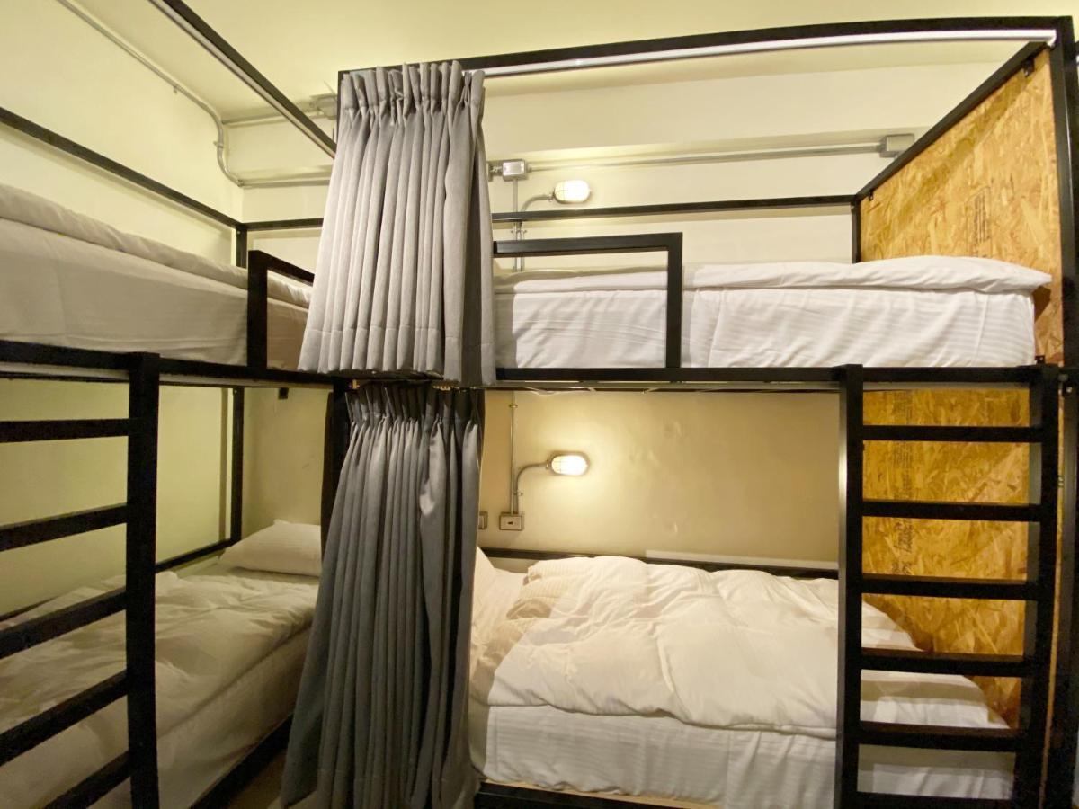 FengJia Living Lab Hostel Taichung Bagian luar foto