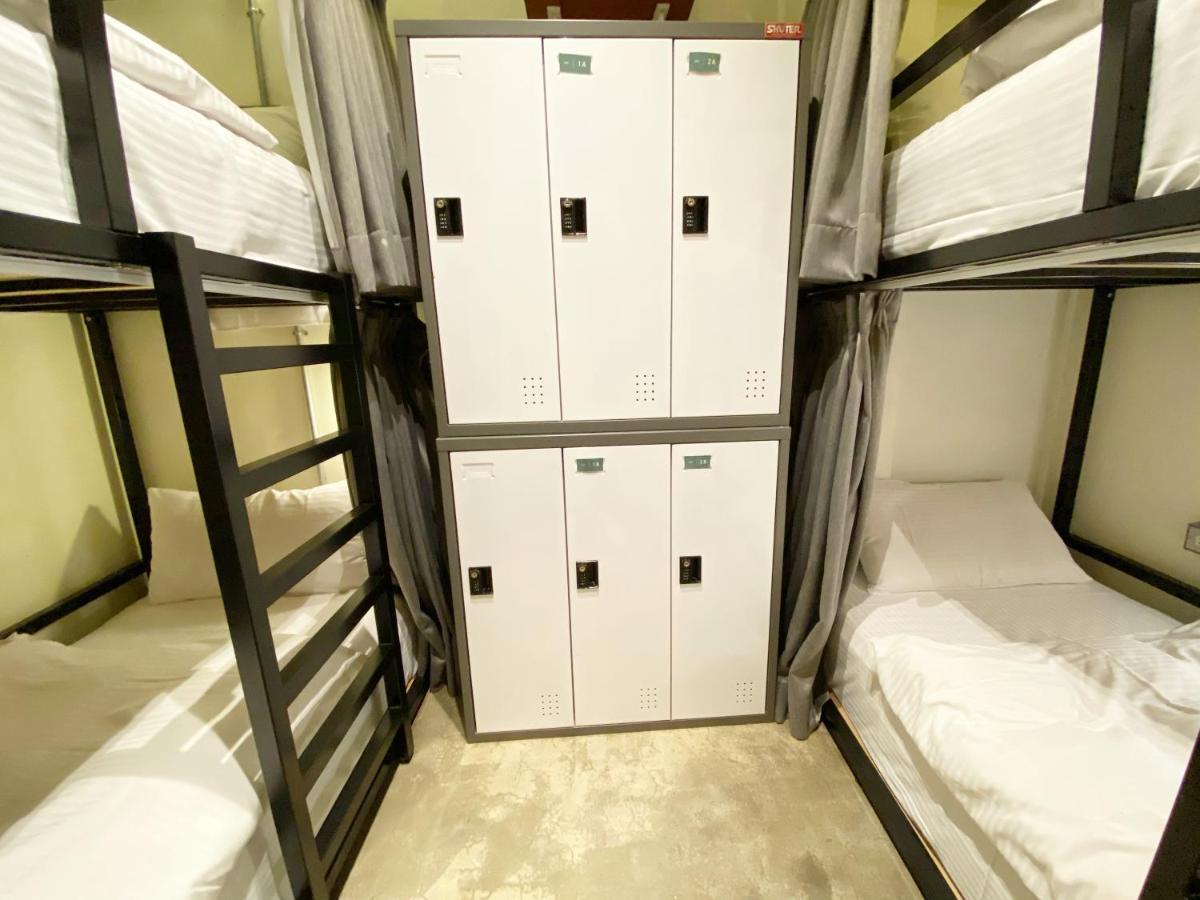 FengJia Living Lab Hostel Taichung Bagian luar foto
