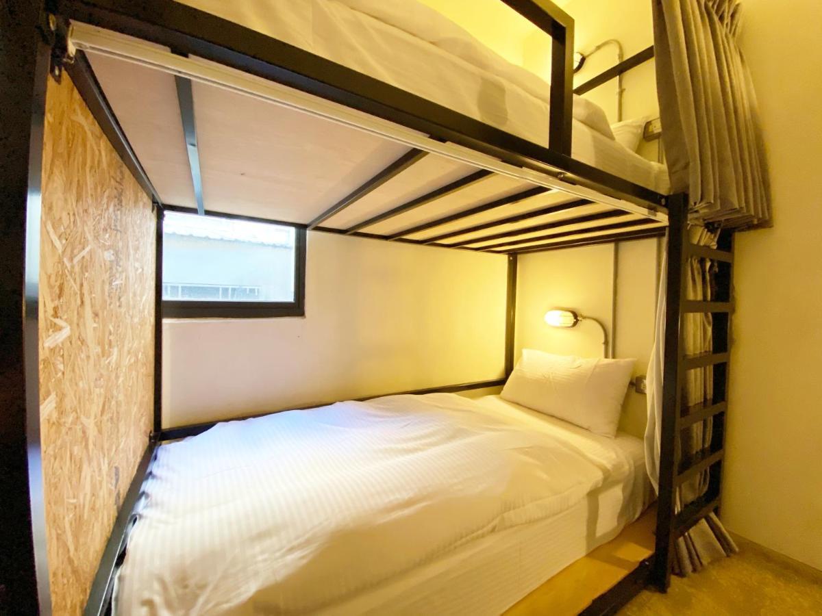 FengJia Living Lab Hostel Taichung Bagian luar foto
